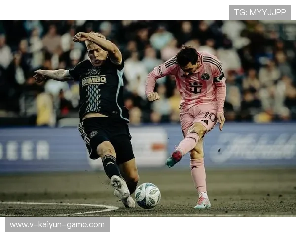 任意球直接破网引发全场欢呼声不断:点燃激情的瞬间 任意球直接破网引发全场欢呼声不断:点燃激情的瞬间